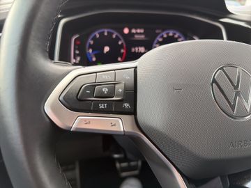 Volkswagen T-Roc 1.5 TSI R-Line TOTWINKELKAMERATEMPOMAT
