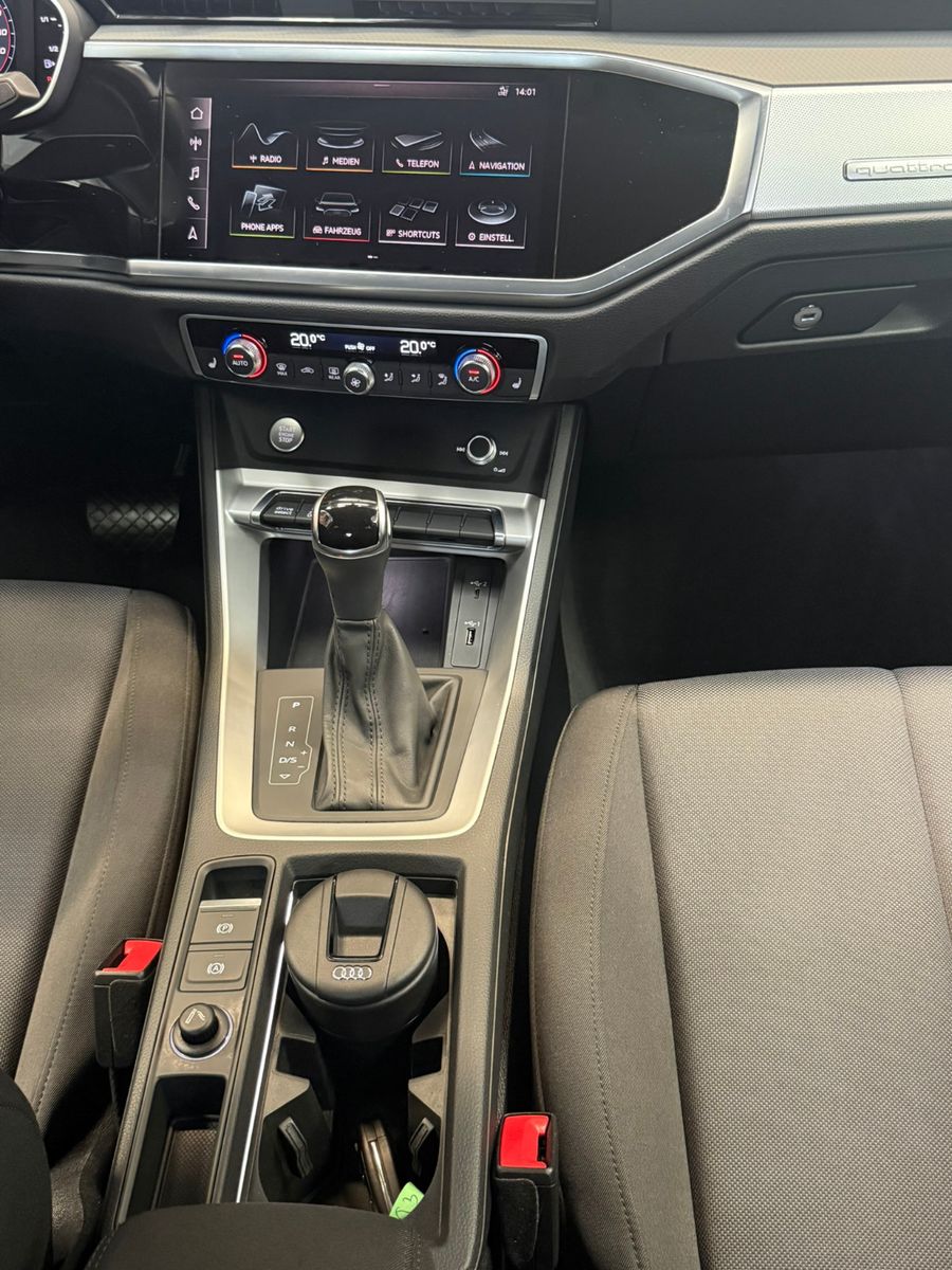 Fahrzeugabbildung Audi Q3 40 TFSI quattro advanced NAVI KLIMAAUTO PDC