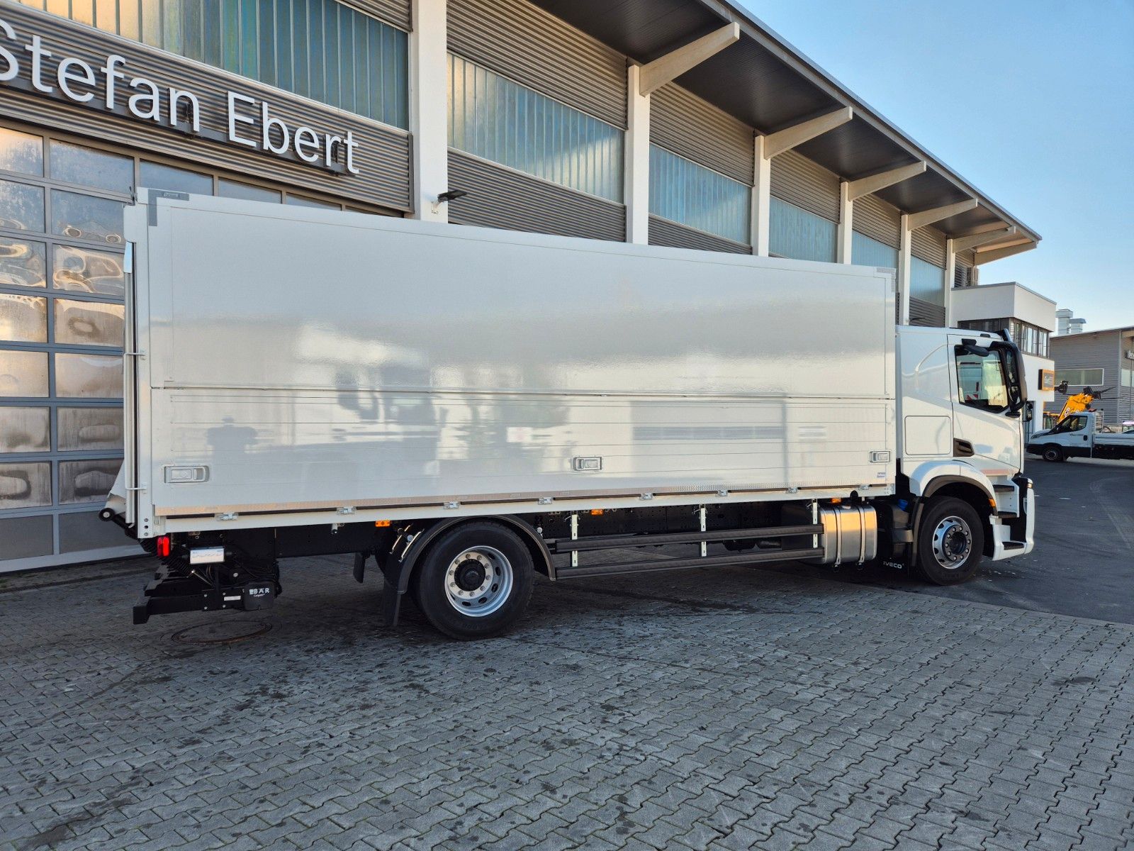 Fahrzeugabbildung Iveco AT190S40/FP Böse Schwenkwand LBW AHK