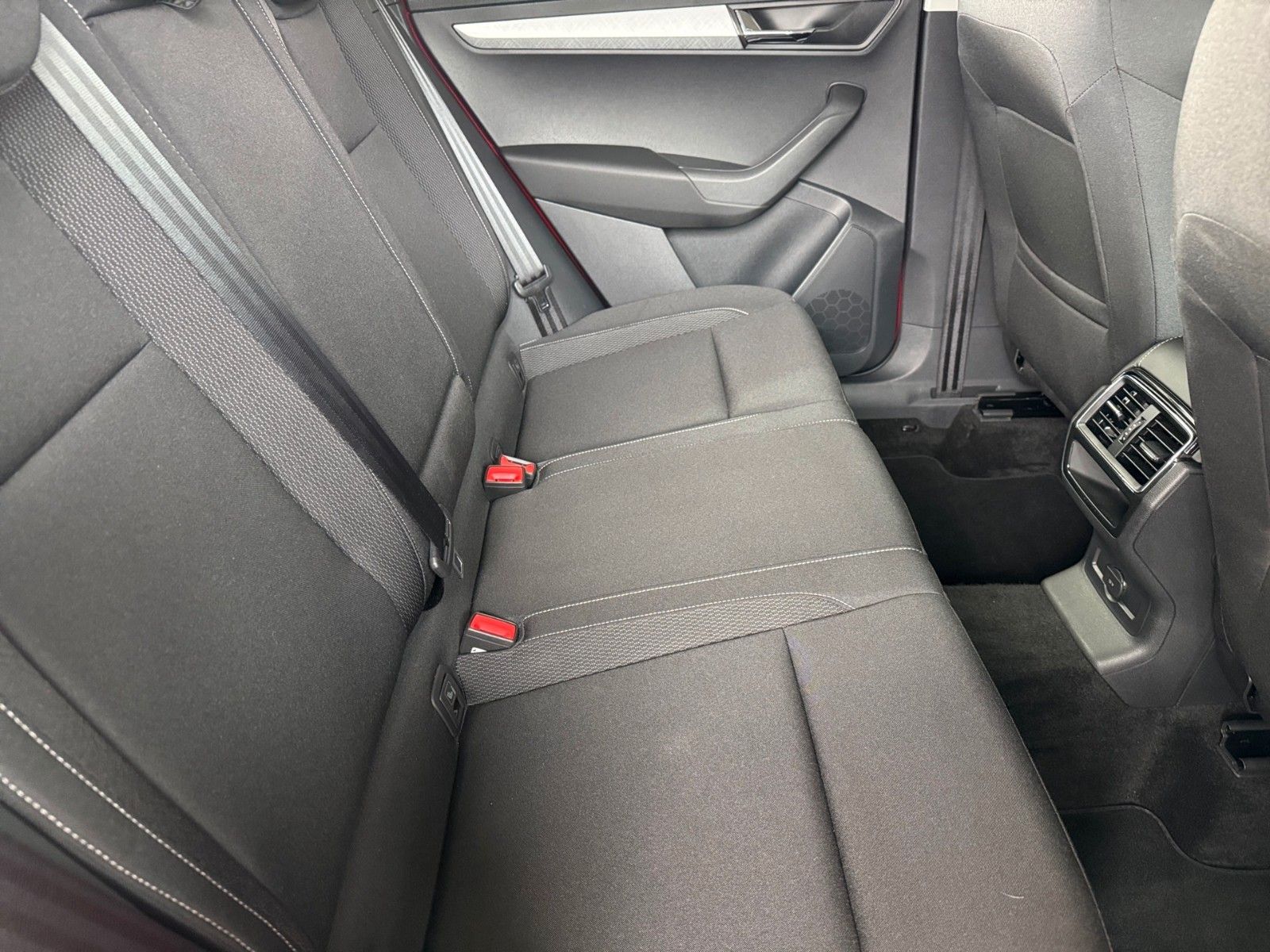 Fahrzeugabbildung SKODA Karoq Ambition 1.0 TSI
