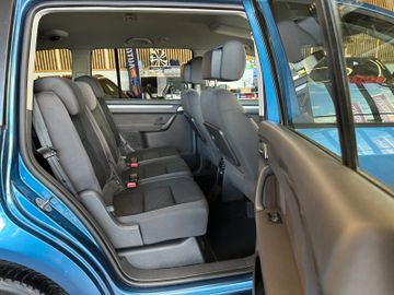 MYAUTOCENTER – Gebraucht- und Jahreswagen mit Werkstattservice in Pfaffenhofen Volkswagen Touran*7-Sitzer*TEMPO*2ZONEN*SitzHZ*PDC*TÜV 528