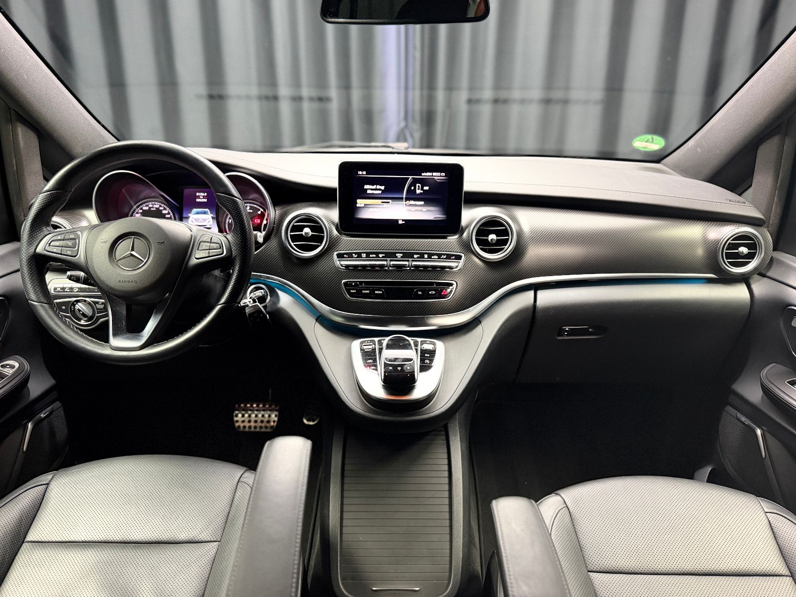 Fahrzeugabbildung Mercedes-Benz V 250d AVANTGARDE AMG EDITION lang|360°|AHK|LEDE