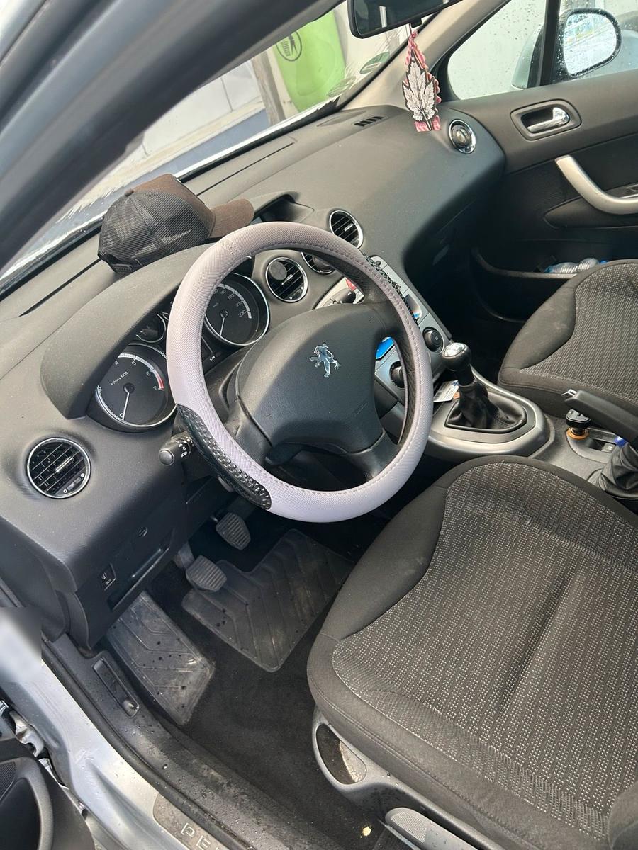 Peugeot 308 2008 — photo 7