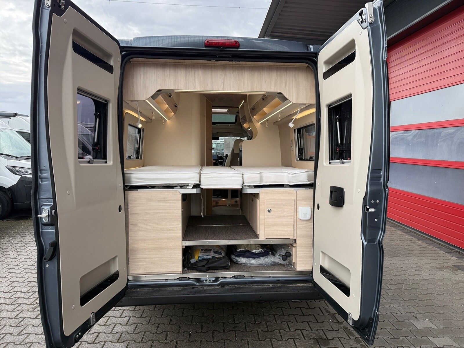 Fahrzeugabbildung Eura Mobil Van V 635 EB Automatik, 180 PS, Fahrassistenz
