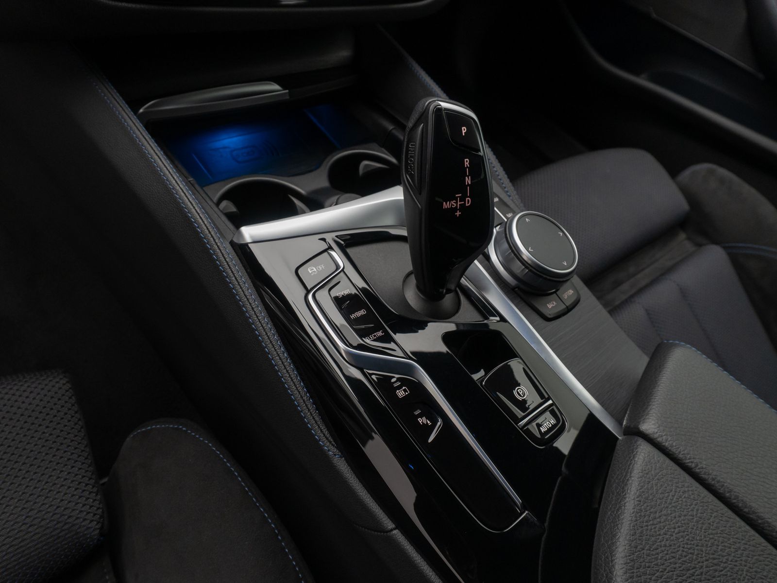 Fahrzeugabbildung BMW 530e M Sport H/K DAB HUD Alarm Komfort Kamera