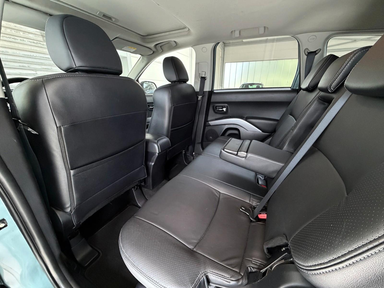 Mitsubishi Outlander 2.2 DI-D 156 ch • 4WD • 7 places • Cuir • Toit ouvrant • Caméra