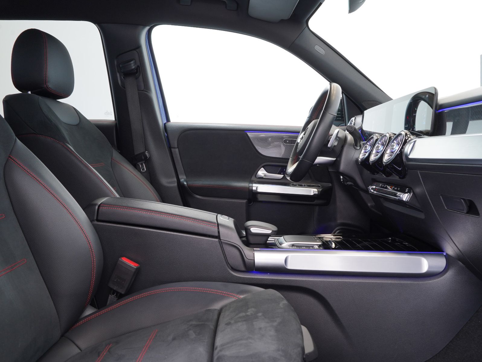 Fahrzeugabbildung Mercedes-Benz GLB 220 d AMG Line NIGHT/LED/MBUX/DAB/DISTRONIC