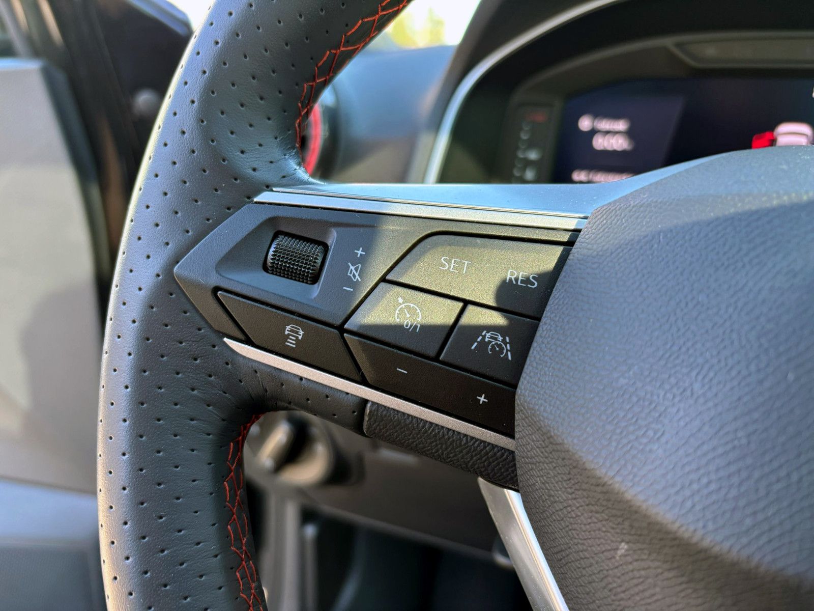 Fahrzeugabbildung SEAT Ibiza FR 1.5TSI DSG BlackEdition ACC LED KAM GSD