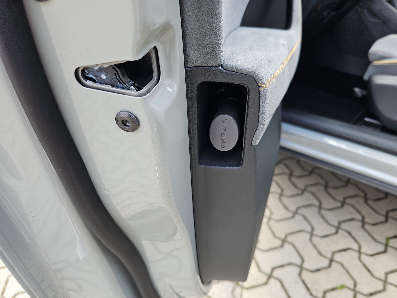 Fahrzeugabbildung SKODA Kodiaq TDI  4x4 Selection DSG ACC AHZ KAMERA