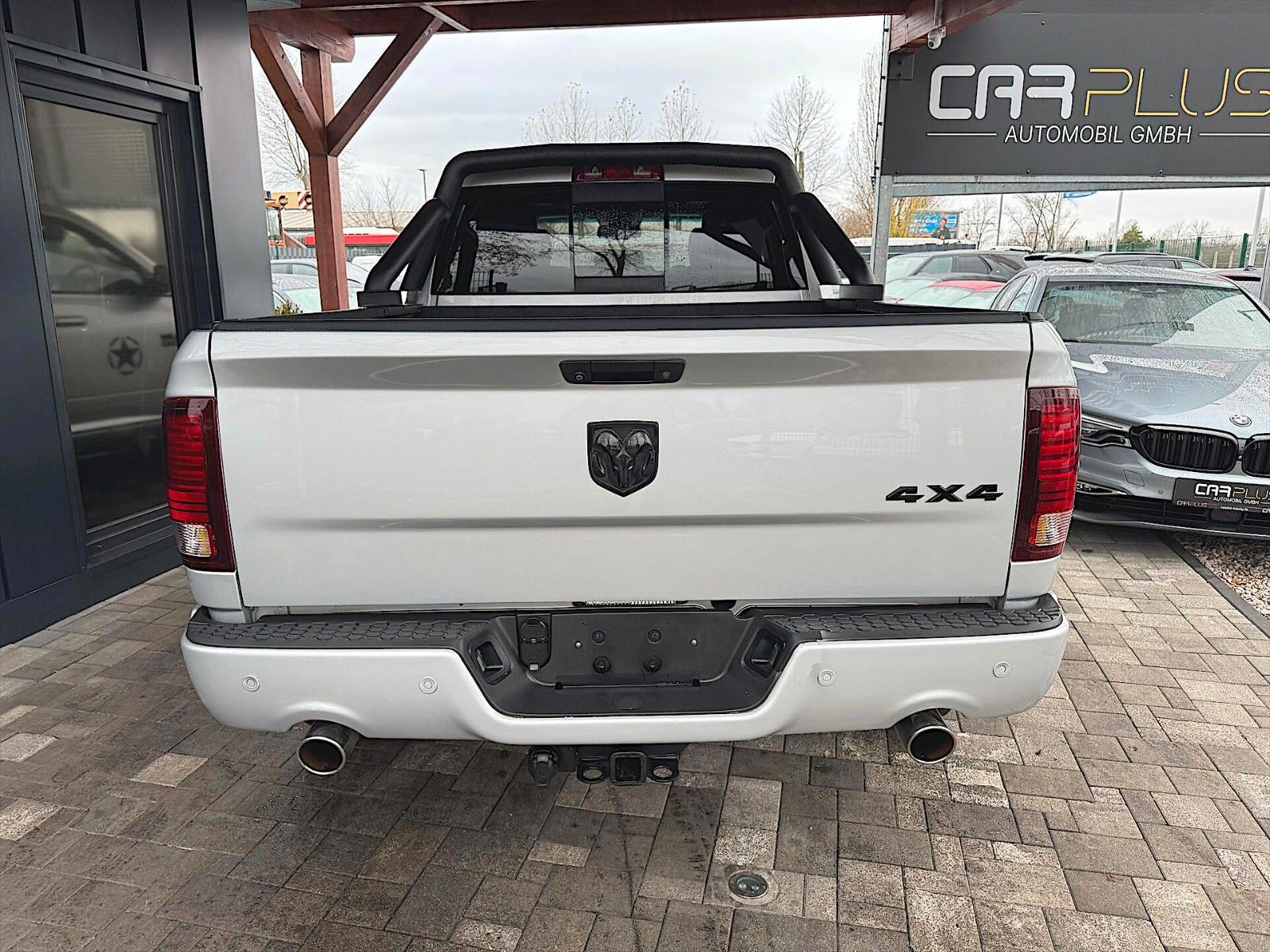 Fahrzeugabbildung Dodge RAM 5.7 V8 HEMI SPORT LONGBED 4x4 Army Style