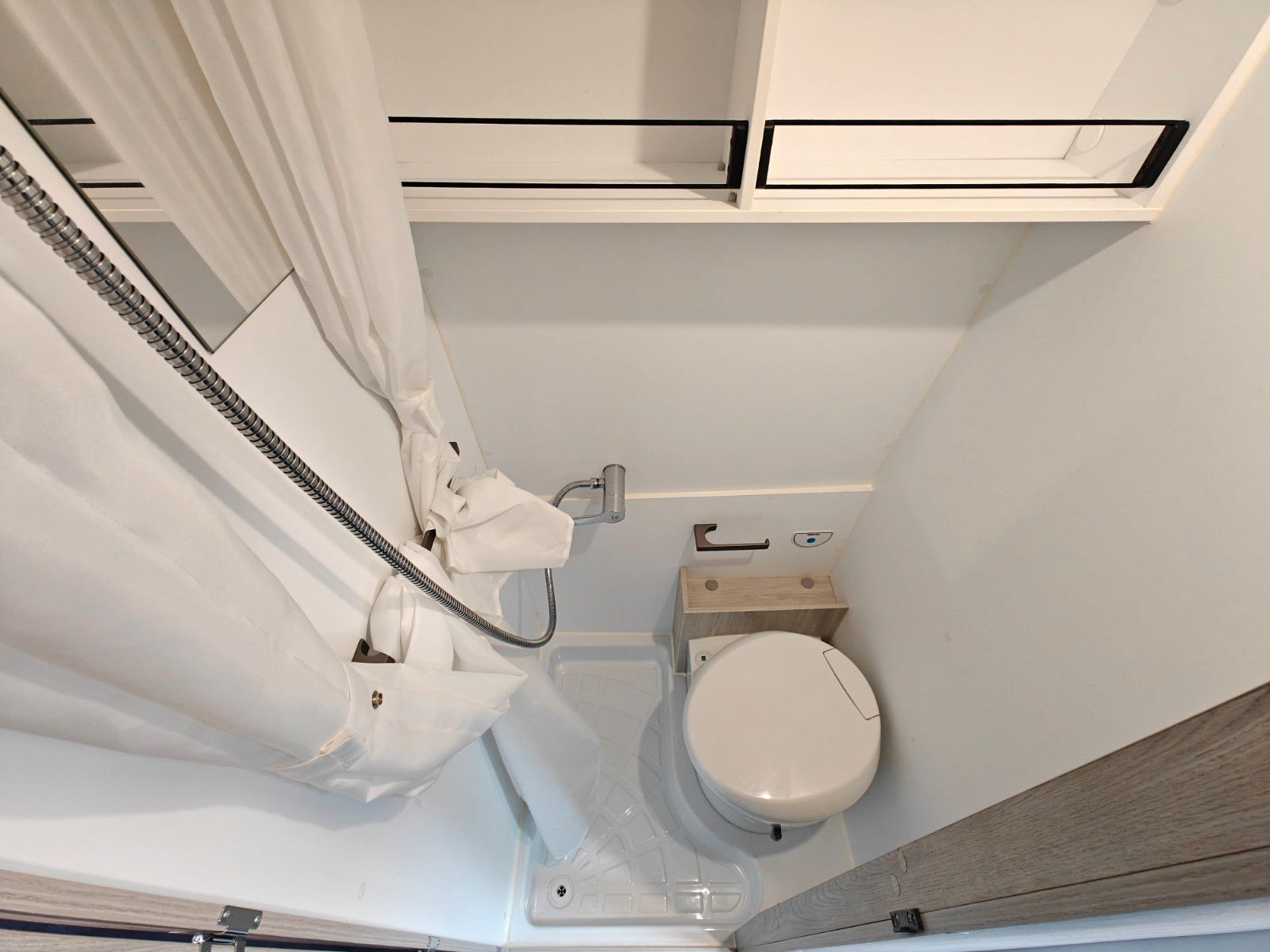 Fahrzeugabbildung Roller Team Livingstone Next 540 - SAT, TV, Solar, Kamera -