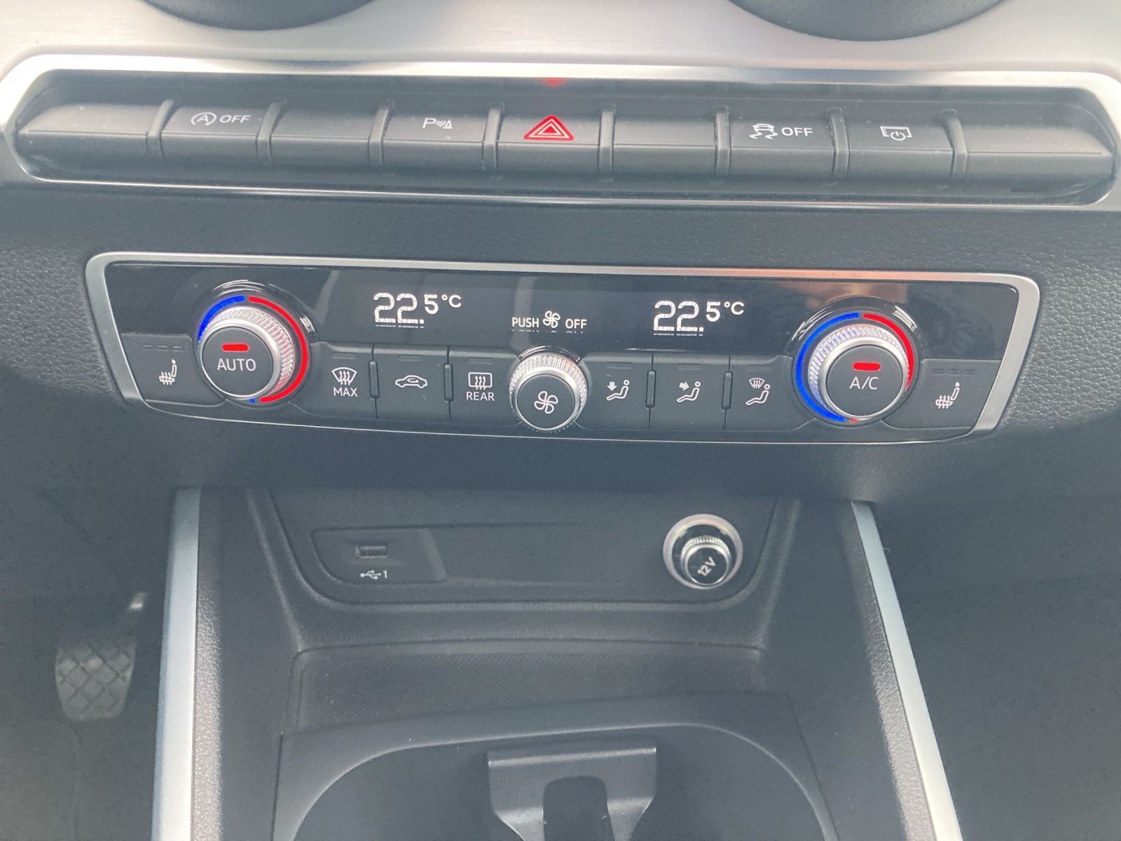 Fahrzeugabbildung Audi Q2 35 TFSI sport LED PDC APP SHZ