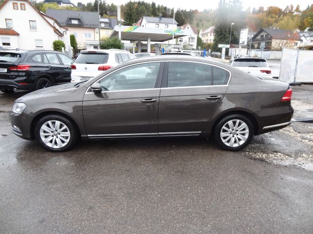 Fahrzeugabbildung Volkswagen Passat Lim. Comfort/Xenon/Navi/140PS/2.Hd/