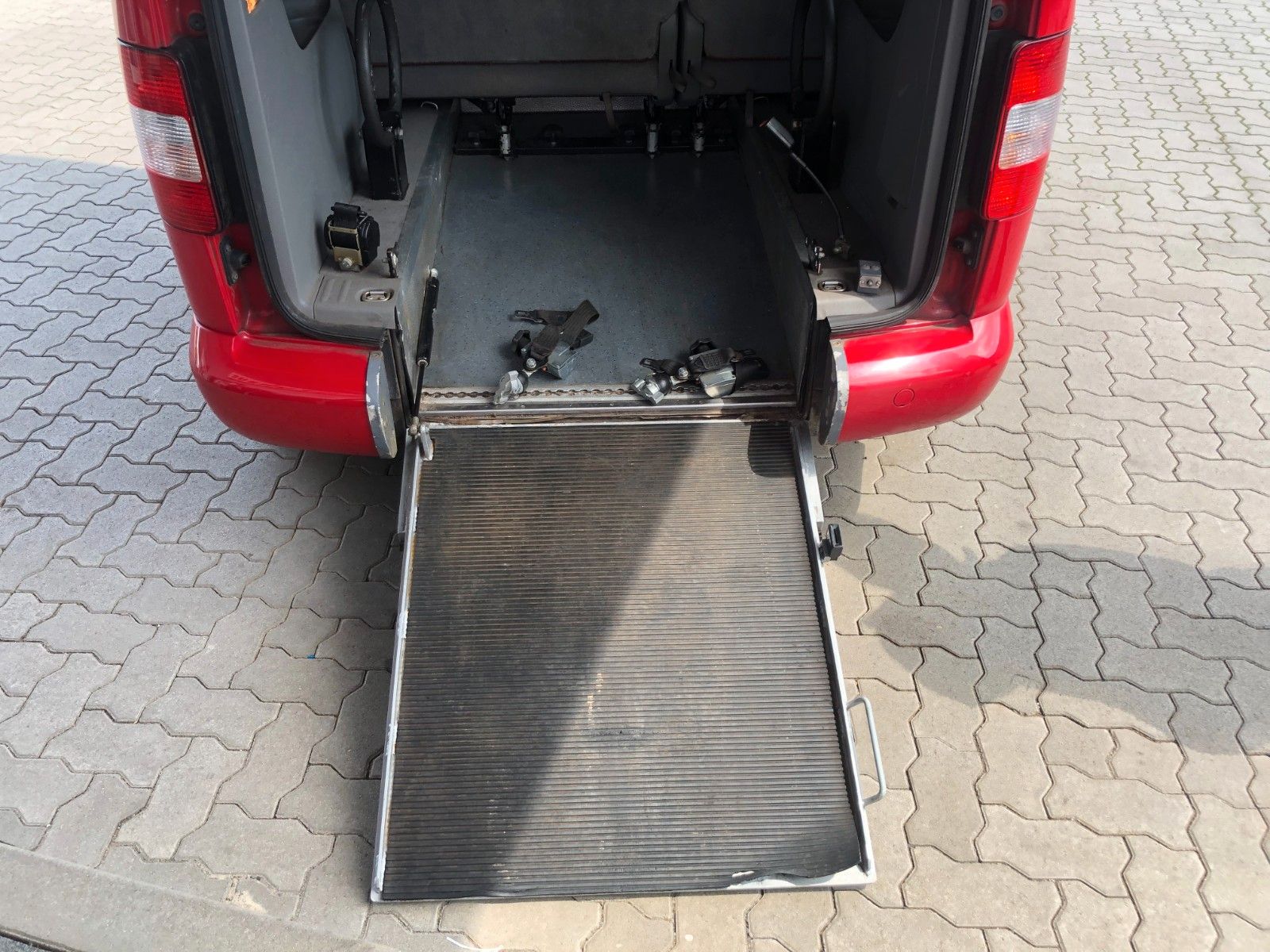 Fahrzeugabbildung Volkswagen Caddy Life Rollstuhlumbau