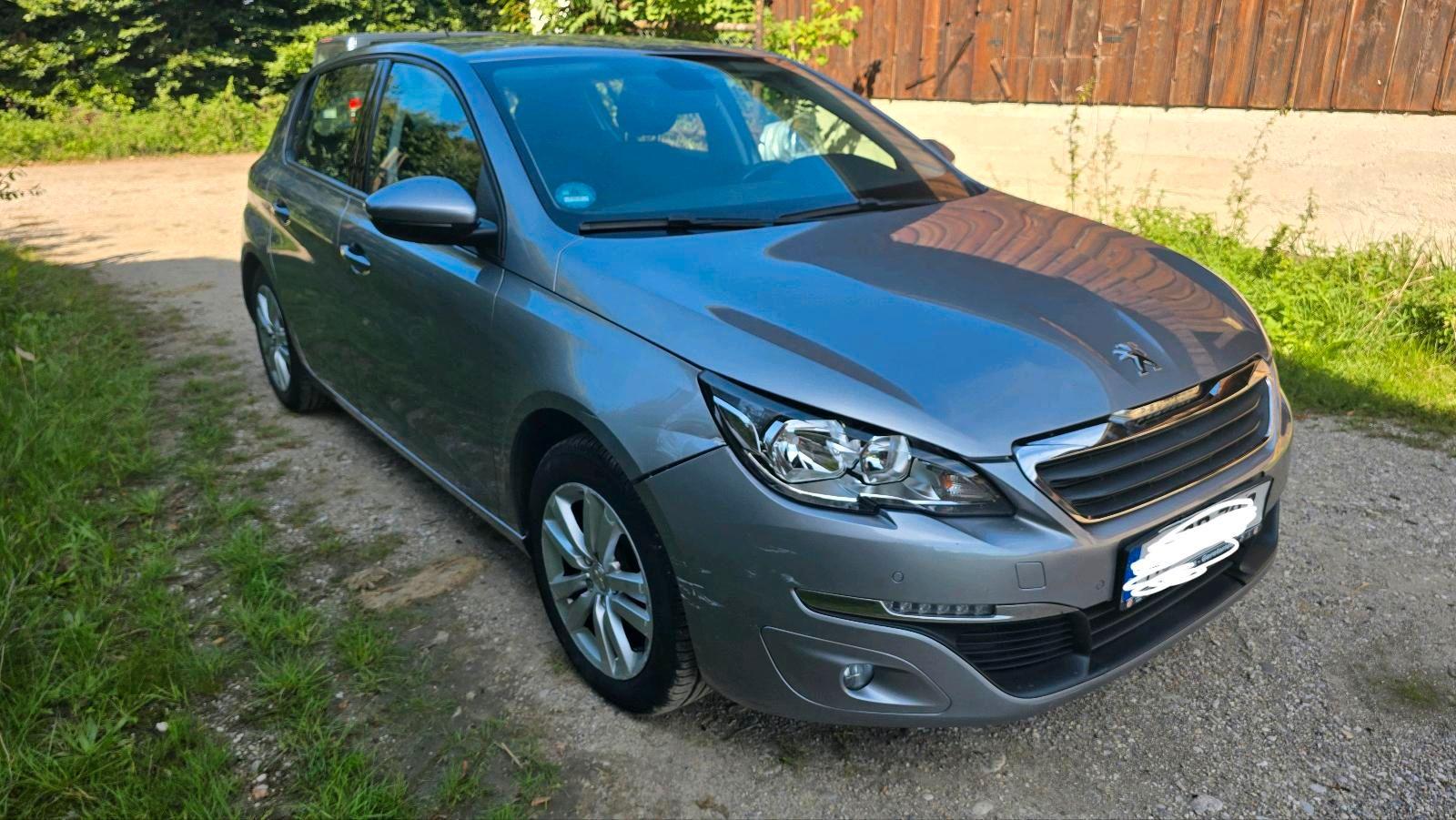 Peugeot 308 2015 — rear view