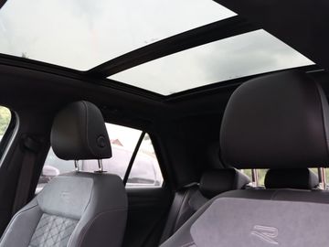 Fahrzeugverkauf 12 Volkswagen T-Roc 1.5 DSG R-Line Black AHK Pano Matrix Kame.