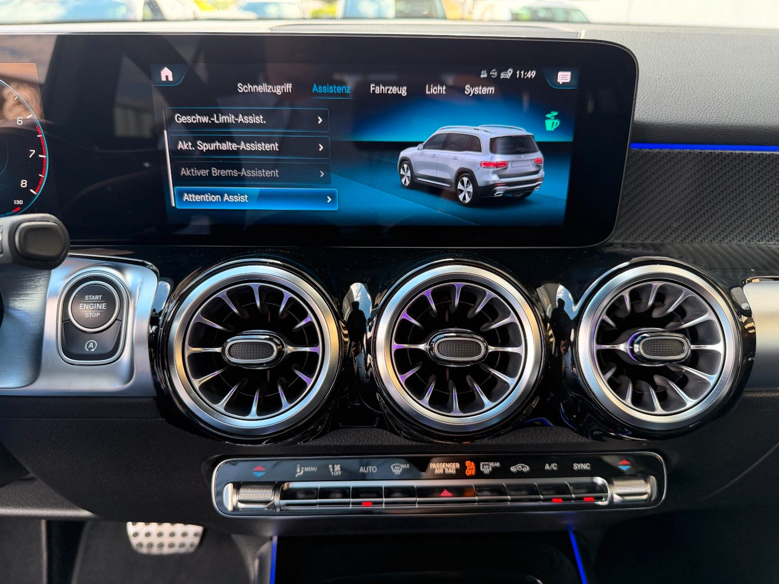 Fahrzeugabbildung Mercedes-Benz GLB 200 AMG MBUX+AMBIENTE+R-Kamera+Carbon+ALARM