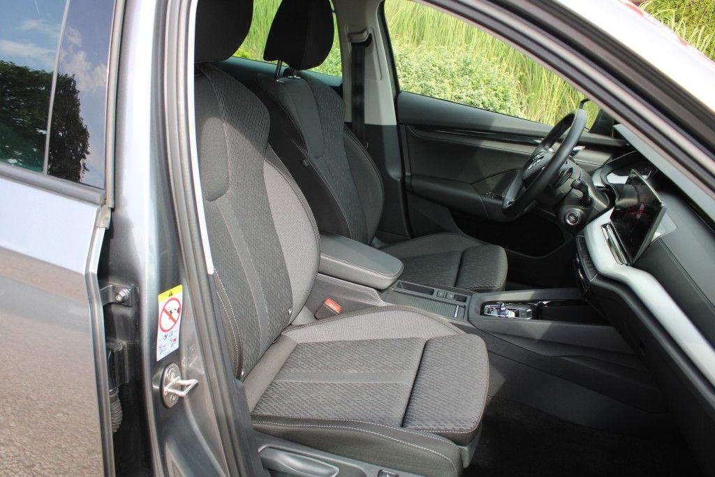 Skoda Octavia Combi 2.0 TDI DSG Clever *AHK,APP,SHZ*