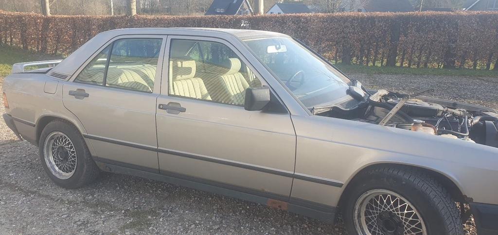 Mercedes-Benz 190