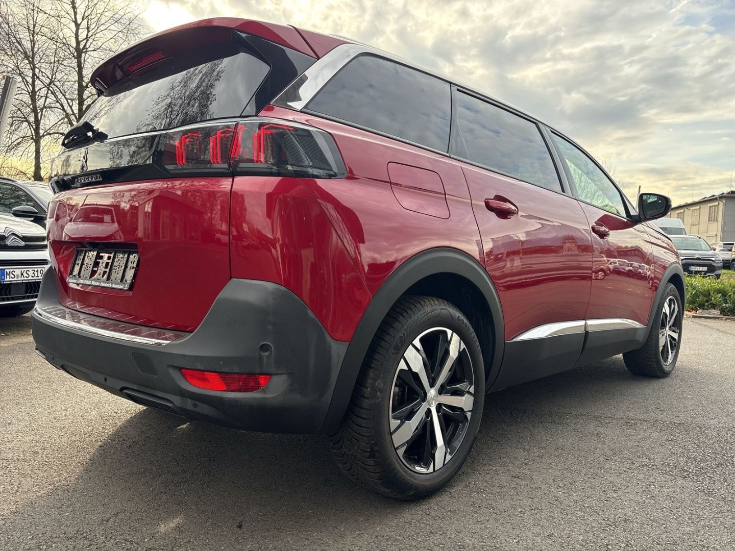 Fahrzeugabbildung Peugeot 5008 Allure Pack BlueHDi 130 Navi  360 Kamera