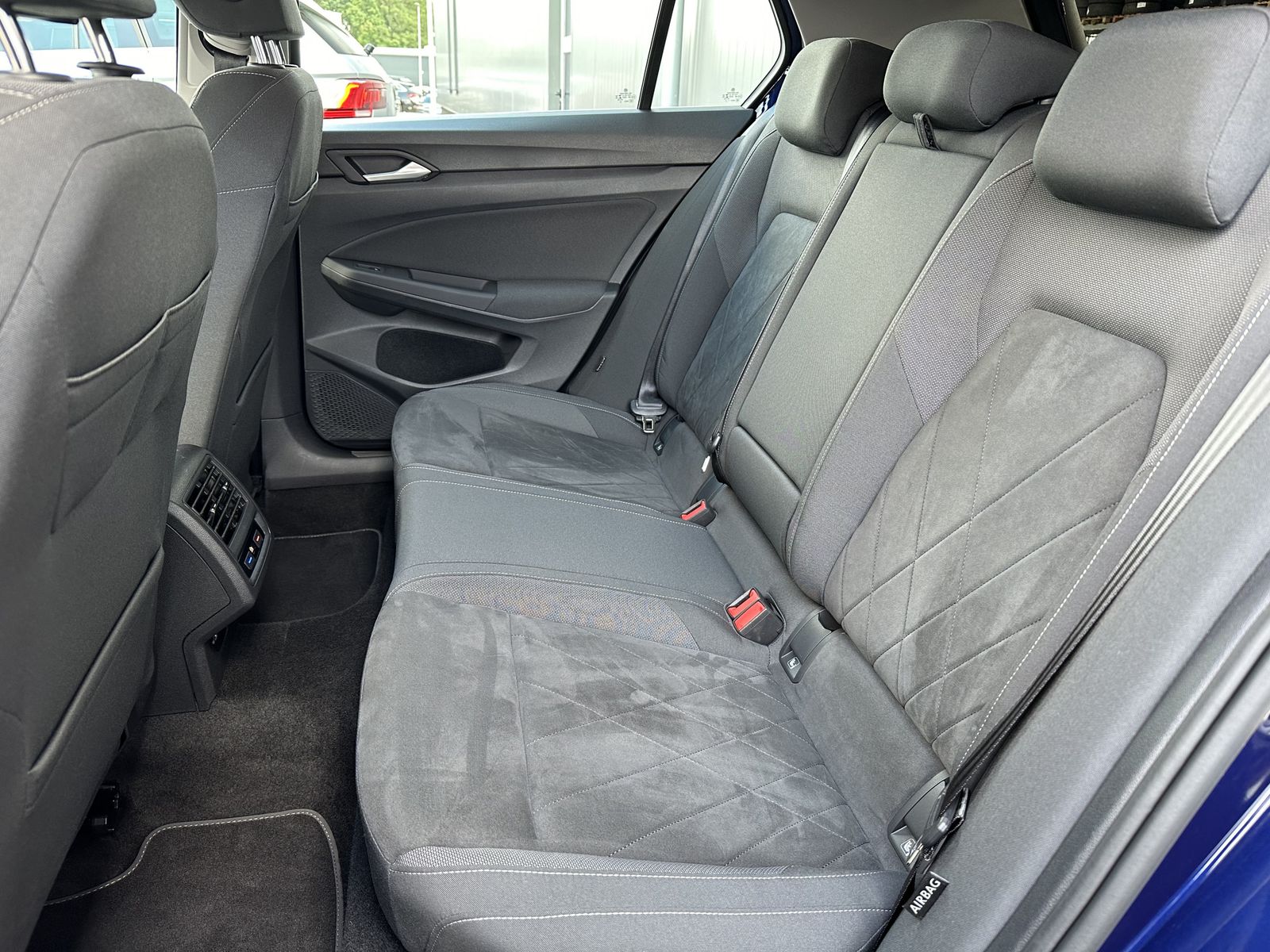 Fahrzeugabbildung Volkswagen Golf 2.0 TDI DSG Style NAV+LED+AHK+ACC+CARPLAY