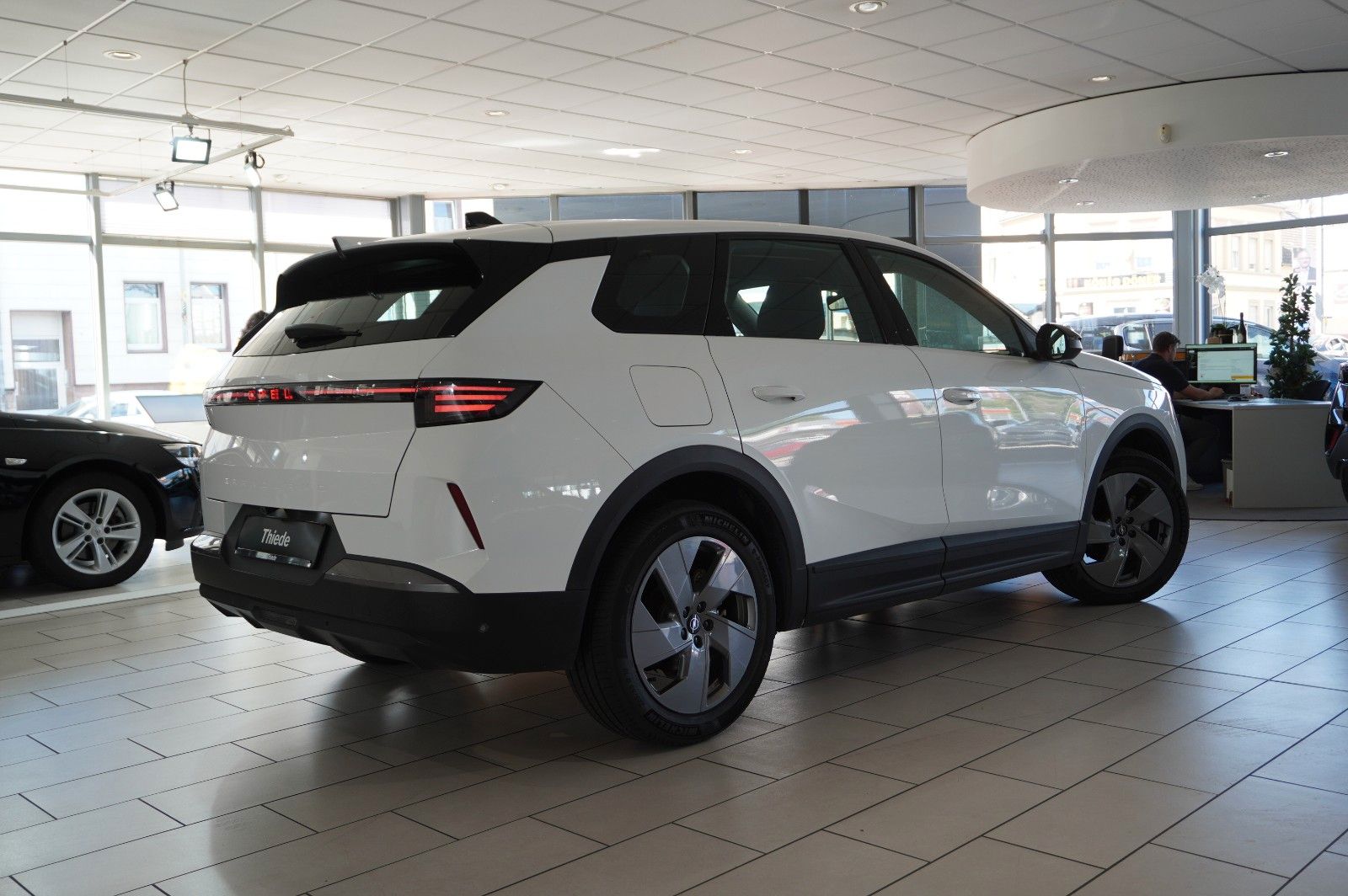 Fahrzeugabbildung Opel Grandland 1.2 48V HYBRID EDIT. NAVI/LED/KAMERA