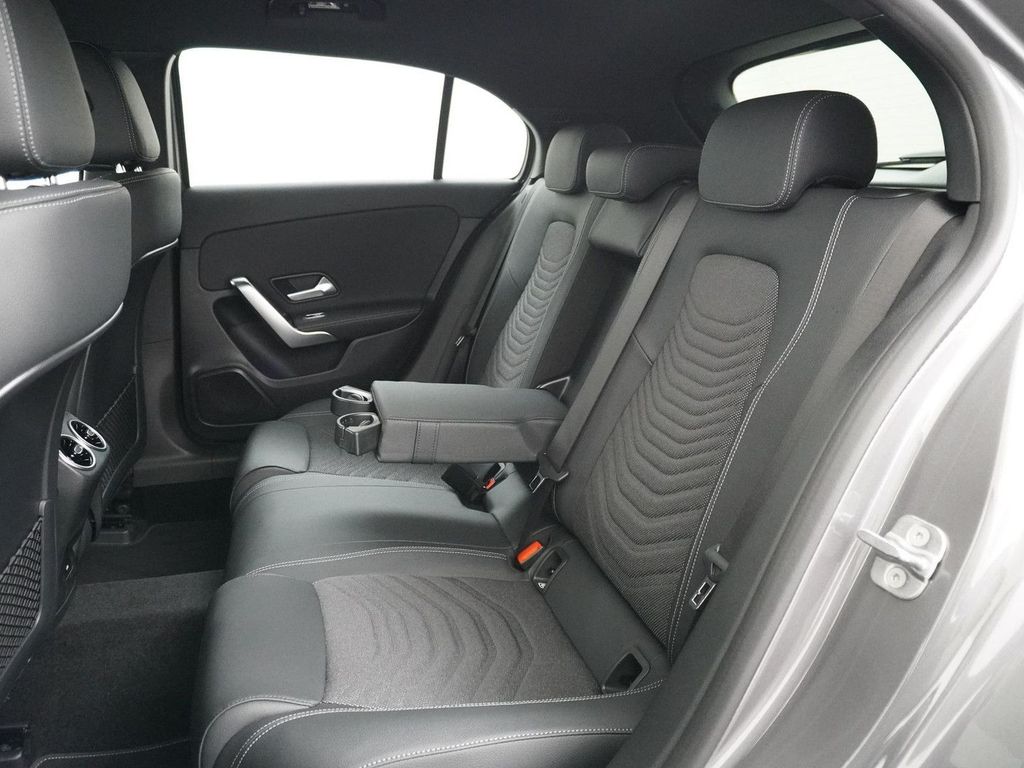 Mercedes-Benz A 180 Star Edition Luxury Line | Tempomat | Acht