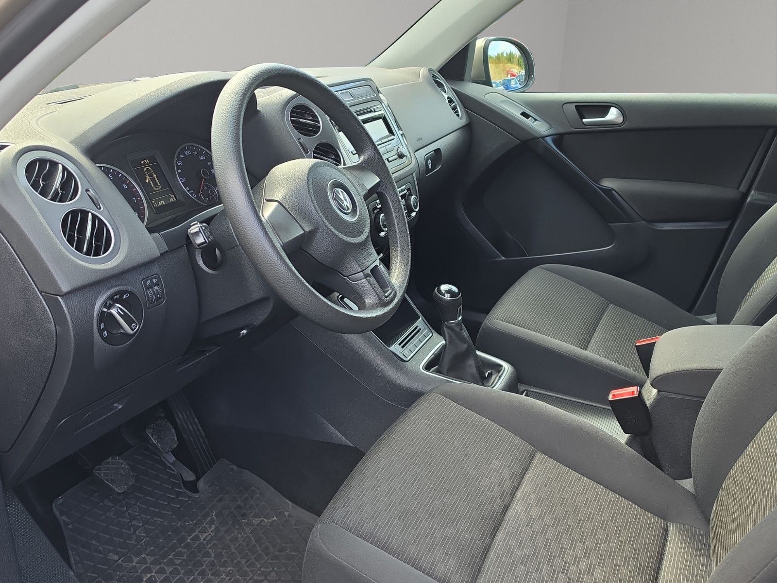 Fahrzeugabbildung Volkswagen Tiguan AHK TEMPOMAT PDC SHZ TÜV SERVICE NEU