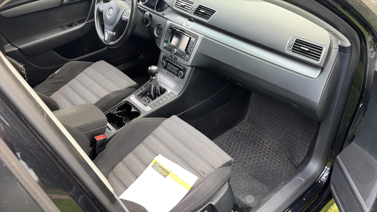 Volkswagen Passat 2011 — photo 7