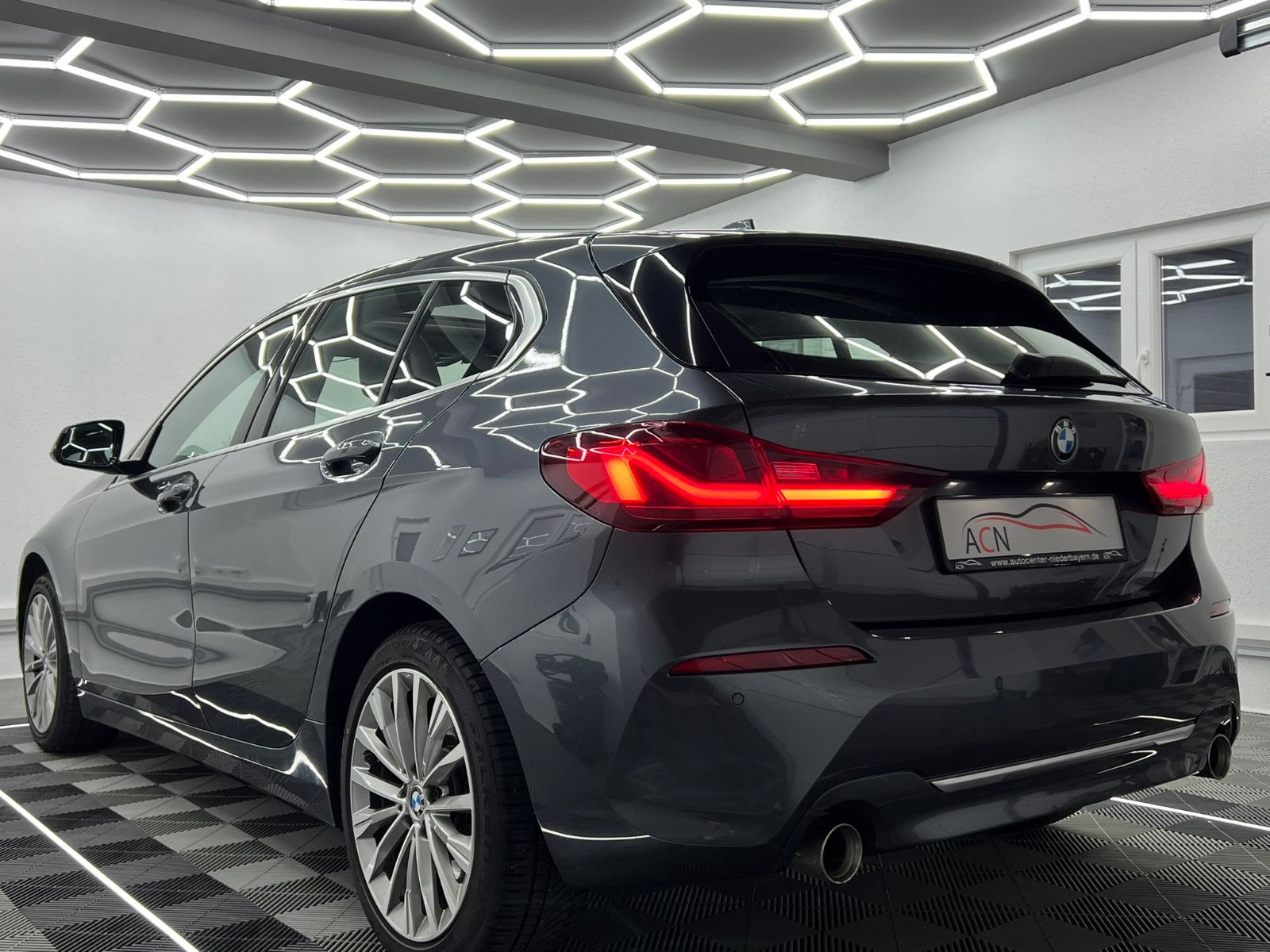 Fahrzeugabbildung BMW 120 d xDrive LUXURY LINE/LED/HuD/VRTL PIT/PANO