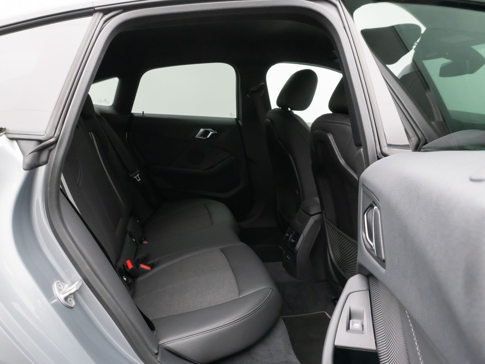 Fahrzeugabbildung BMW 218i Gran Coupé SportLine DAB PDC DrivAssist LED