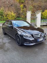 Mercedes-Benz Mercedes W212 300E Leder/Ahk/120tkm - Mercedes-Benz 230 mit Benzin-Antrieb: Limousine, Klimaanlage