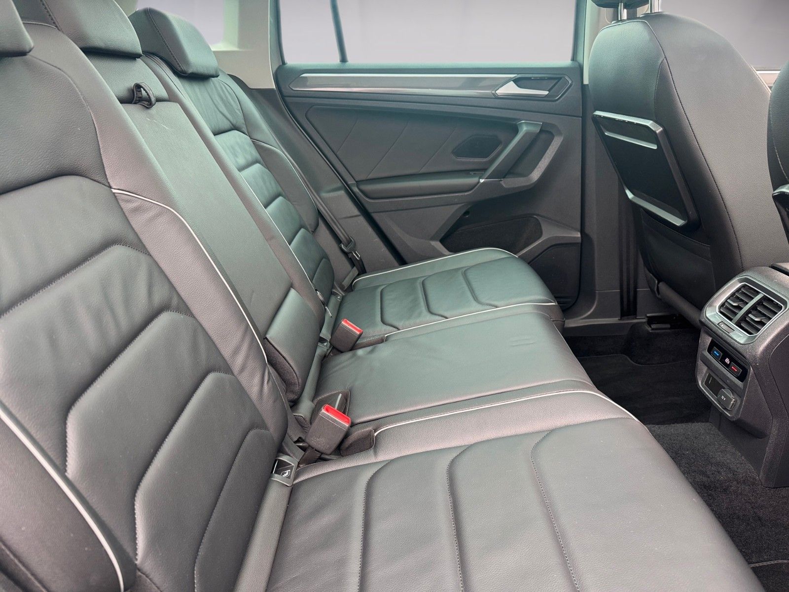 Fahrzeugabbildung Volkswagen Tiguan Highline 2.0TDI 4Motion