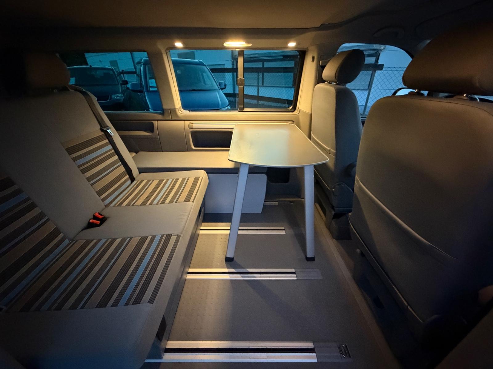Volkswagen T5 California Beach 2.0 TDI 140 ch BVM / 1ère main / Toit relevable / Mini-cuisine / Chauffage auxiliaire