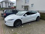 Tesla Model 3 SR RWD MJ 2024 Highland Erst 16Tkm AHK  - Tesla MODEL 3 SR Gebrauchtwagen