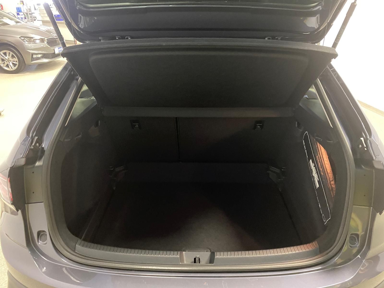 Fahrzeugabbildung Volkswagen Taigo 1.5 16V TSI ACT Life+APP+MATRIX+ALLWETTER+