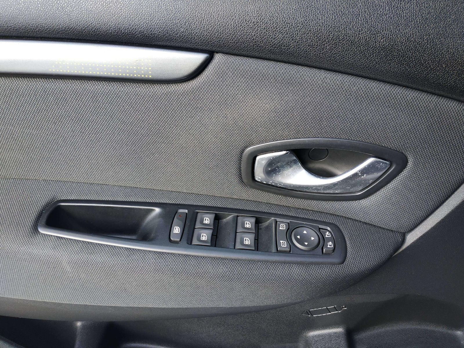 Scenic 1.4 Dynamique/ TÜV NEU/ 8-fach bereift/ T – Bild 16