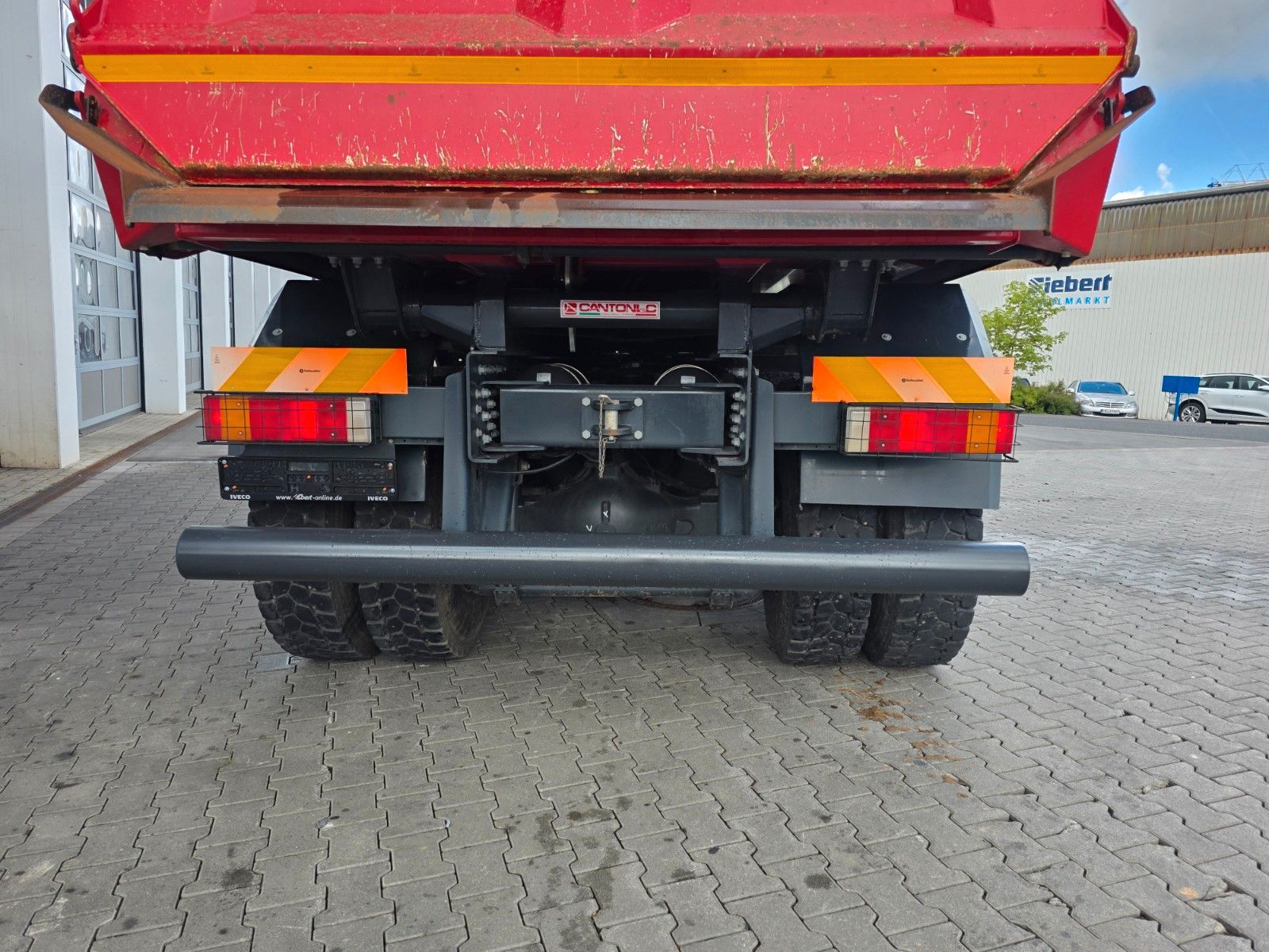 Fahrzeugabbildung Iveco Astra HD9 84.50-80 8x4 Muldenkipper Schalter