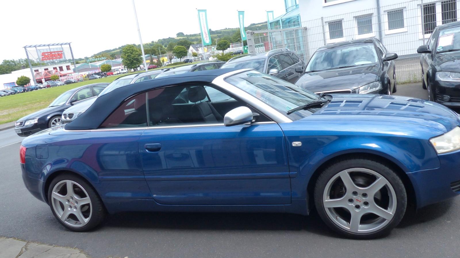Audi A4 2.4 V6  Cabriolet.SCHALTER.ALU .SHZ. AHK CD.