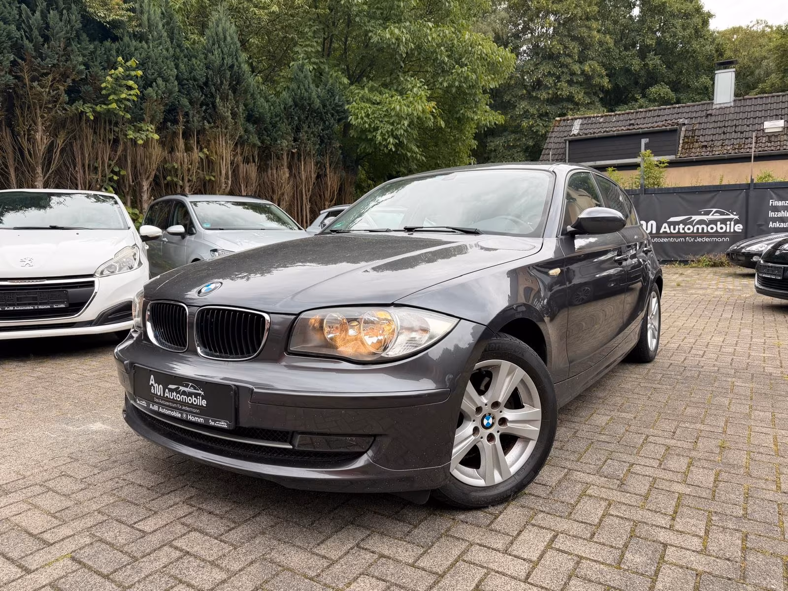 BMW 118 i Limousine*Autm./Mopf/Klima/LM/PDC/AHK*