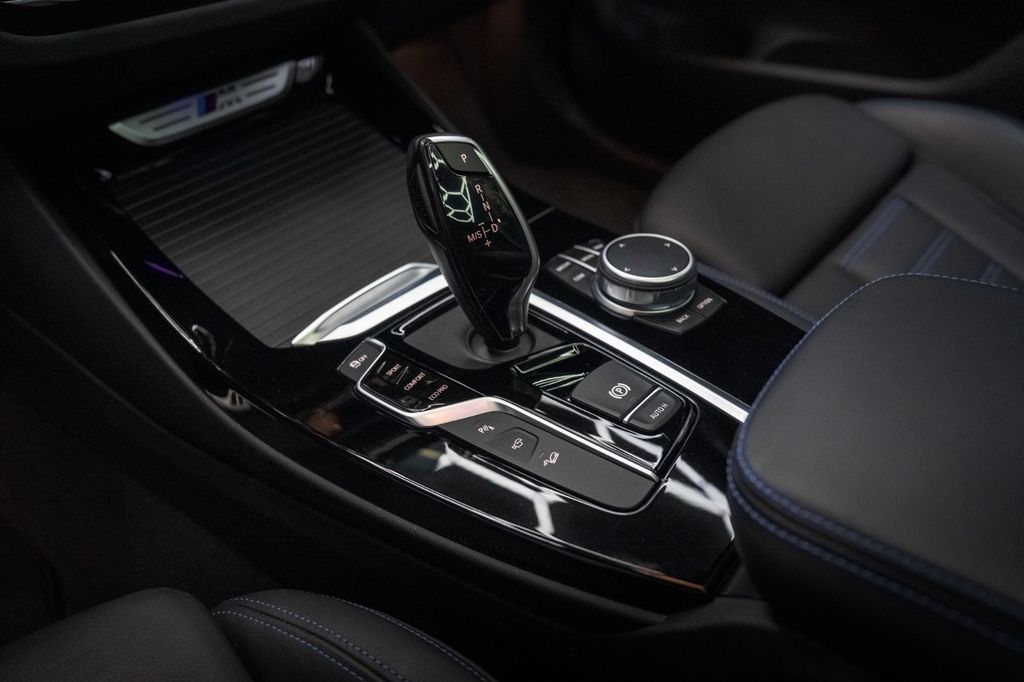 BMW X3 M40i*AHK*HU*PANO*H&K*360*LED BMW X3 M40i*AHK*HU*PANO*H&K*360*LED