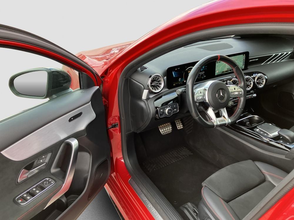 Fahrzeugabbildung Mercedes-Benz AMG A 35 4M Pano-Dach*Apple CarPlay*LED