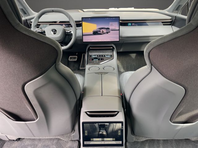 Fahrzeugabbildung Lotus Emeya Glasdach Autobahn Assistent