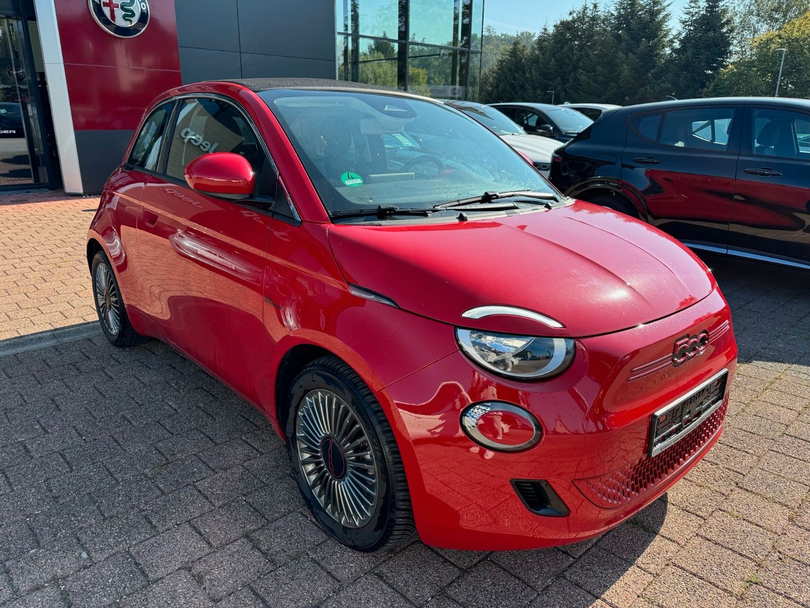 Fahrzeugabbildung Fiat Neuer 500 Cabrio (RED) 118PS KAMERA NAVI SITZHEI