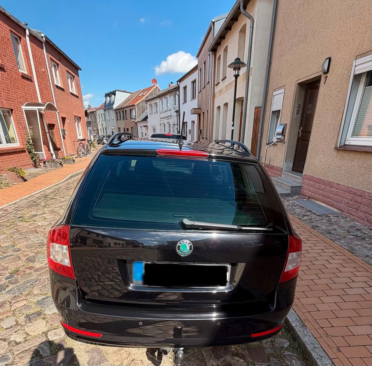 Skoda Octavia 2012 — engine 105 HP (77kW)