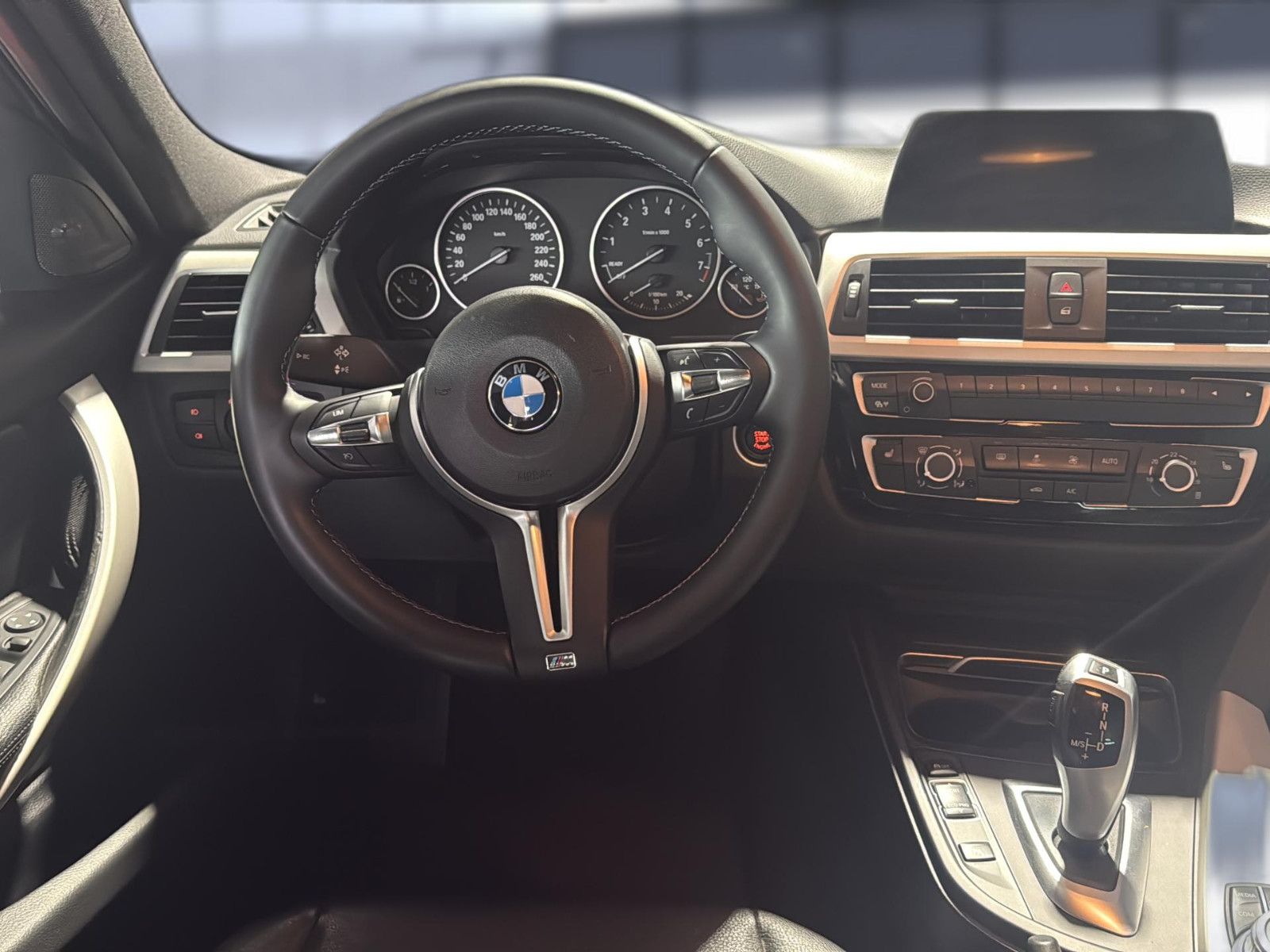 Fahrzeugabbildung BMW 320i Touring / AHK