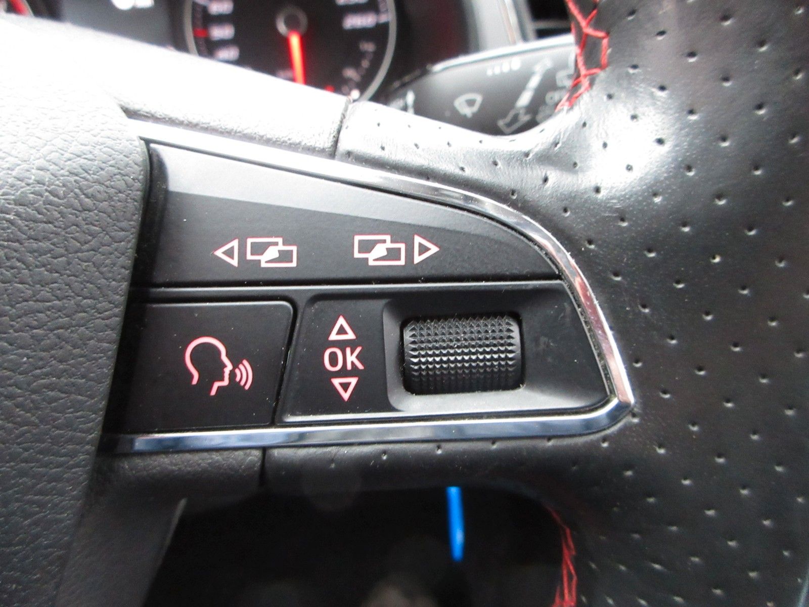 Fahrzeugabbildung SEAT Leon 1.8T FR LED/SHZ/PDC/18"ALU/TEMPOMAT