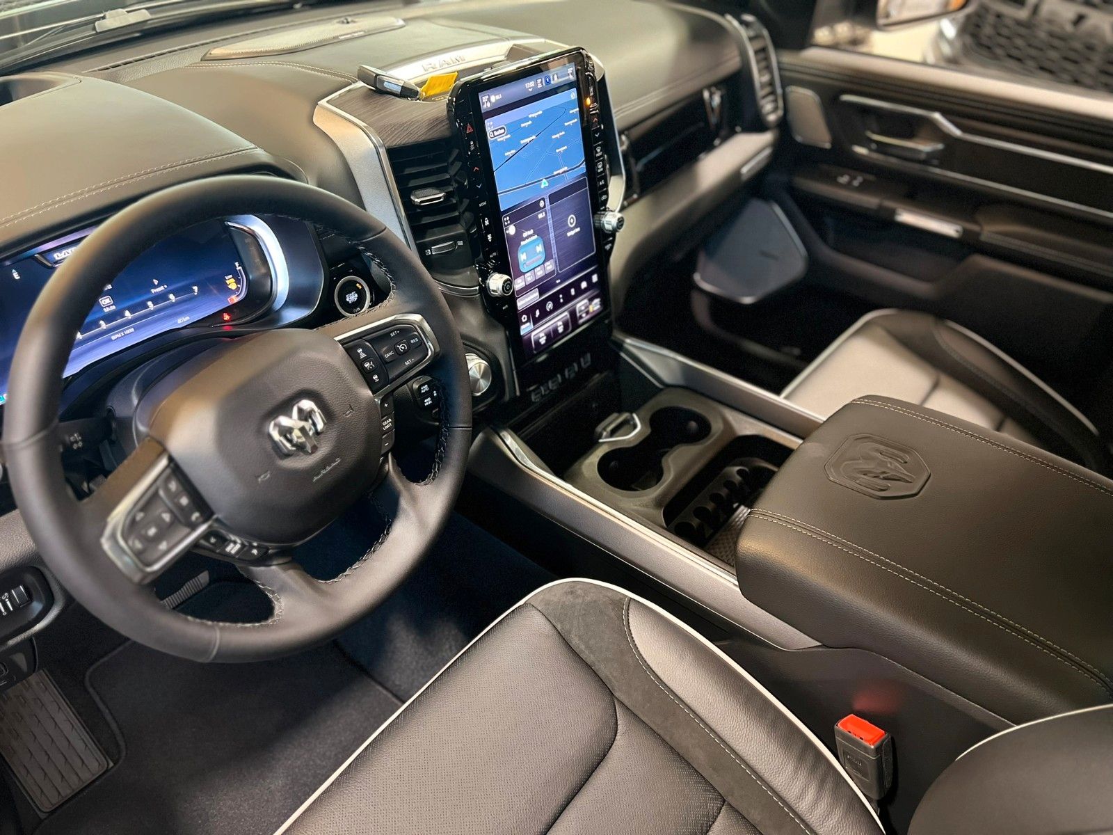 Fahrzeugabbildung Dodge RAM 1500 Laramie Night Premium, LUFT*AKTION*