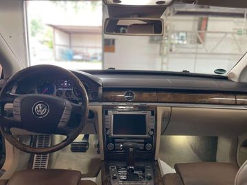Volkswagen Phaeton - 11