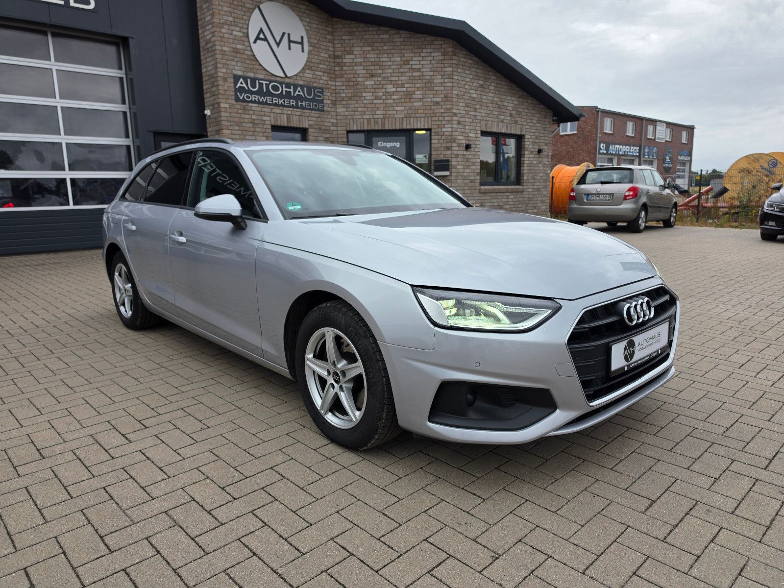 Audi A4 - 1